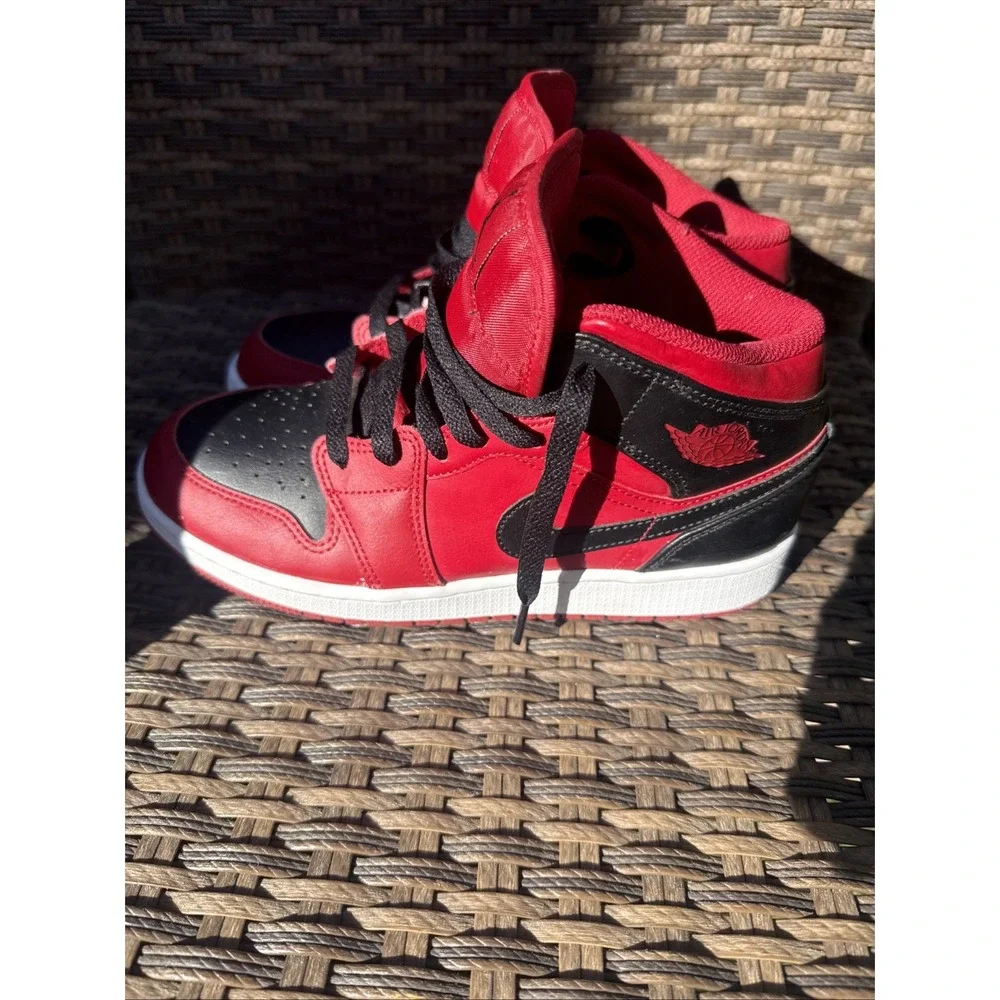 jordan ones Youth size 5